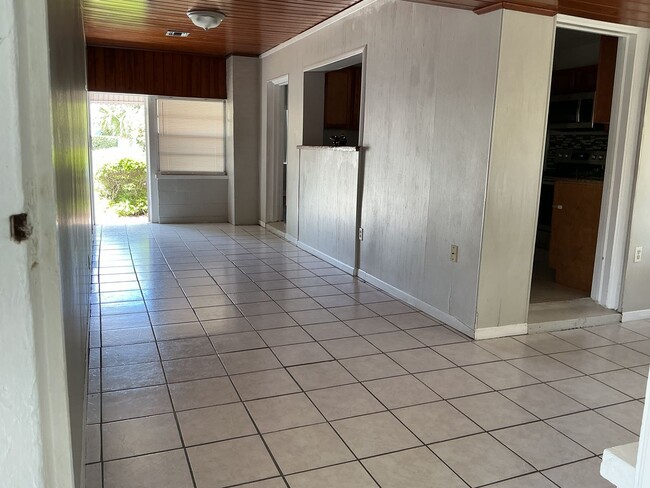 Photo - 3 Bed / 2 Bath Home in North Lakeland – Spacious Yard & Great Location