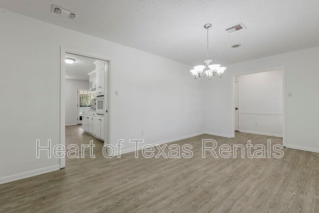 Photo - 465 Cranbrook Dr