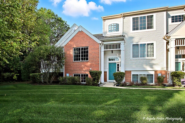 Building Photo - 2067 Concord Dr Unit 14-2