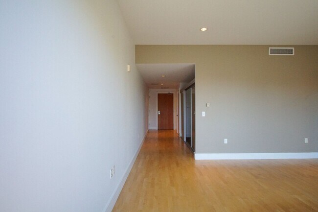 Photo - Slabtown: Beautiful One-Bedroom with Condo Finishes + W/D! Unidad 402