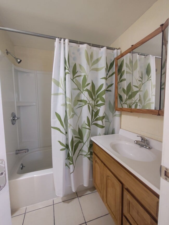 Building Photo - 253 Louisburg St Unit B