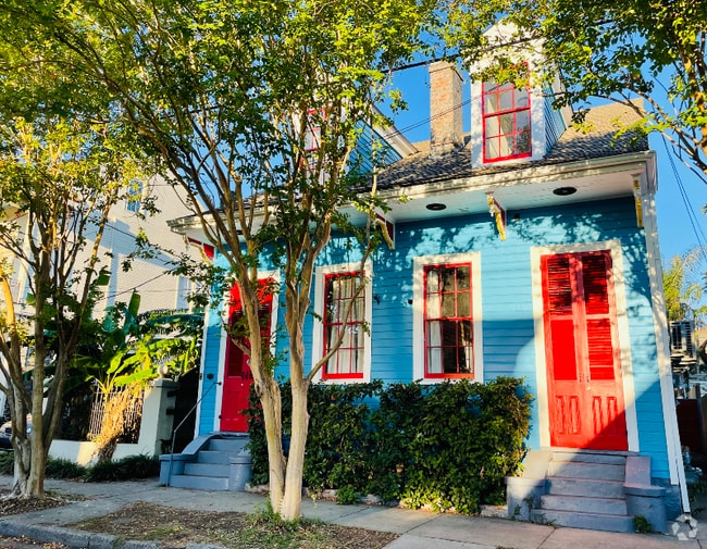 Building Photo - 1435 N Prieur St Rental