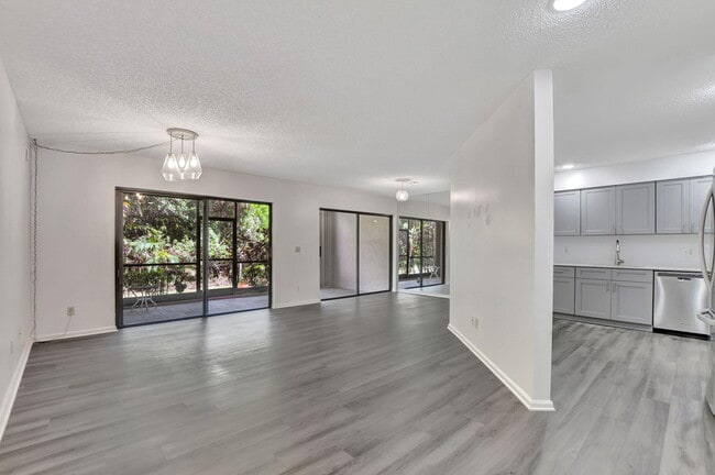Photo - 5640 Coach House Cir Unit C