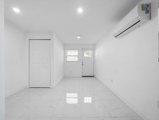 2500 Marlboro St Unit B-4