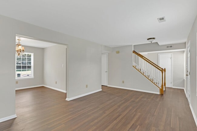 Photo - 219 Springdale Way
