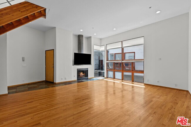 Building Photo - 343 Rennie Ave Rental