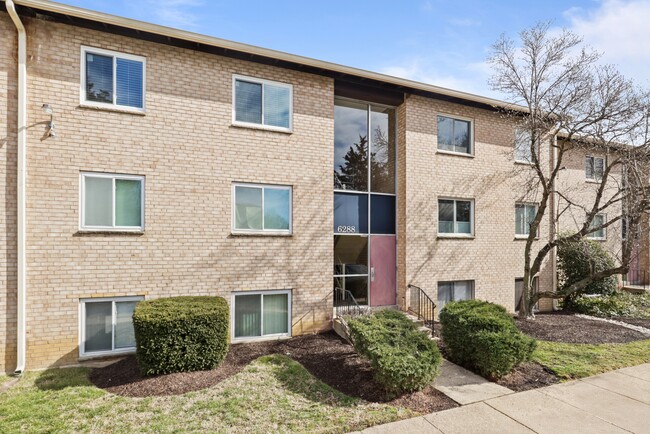 Photo - 6288E Rose Hill Ct Townhome