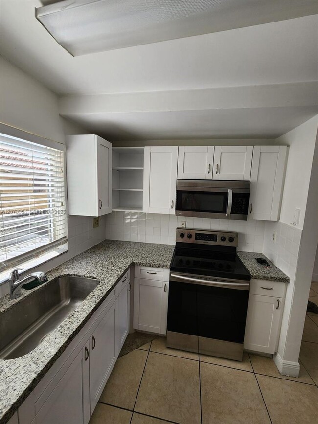 2770 W 61st Pl Unidad 202