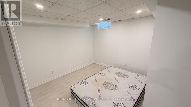 Photo - 36 Windward Crescent