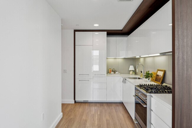 Italian Cabinetry and Quartz Slab Countertops - Spera