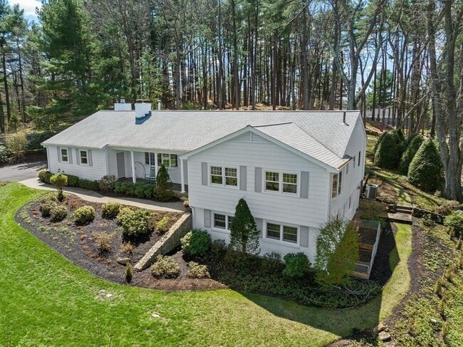Building Photo - 25 Forest Ridge Rd