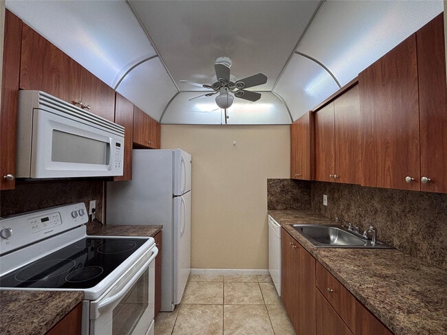 Photo - 1401 SW 135th Terrace Unidad 307H