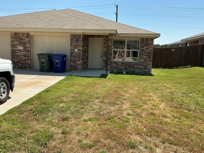 Charming 3 bedroom 2 bath duplex in desira... - Charming 3 bedroom 2 bath duplex in desira... Townhome