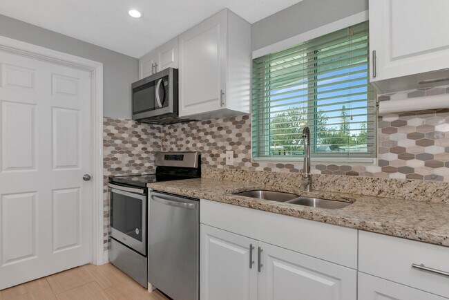 Photo - 5823 22nd St W