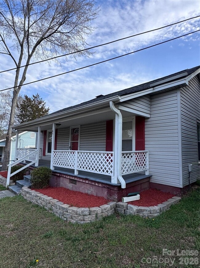 Photo - 65 White St SW