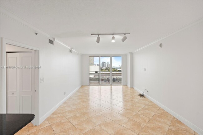 Building Photo - 325 S Biscayne Blvd Unit 1214 Rental