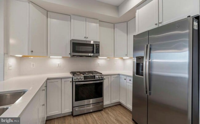 Building Photo - 42627 Burbank Terrace