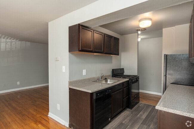 1BR 1BA 620SF