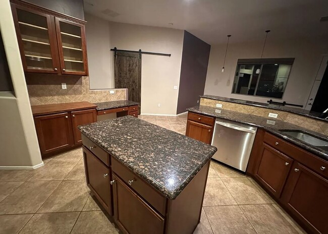 Photo - 538 W Chatfield St