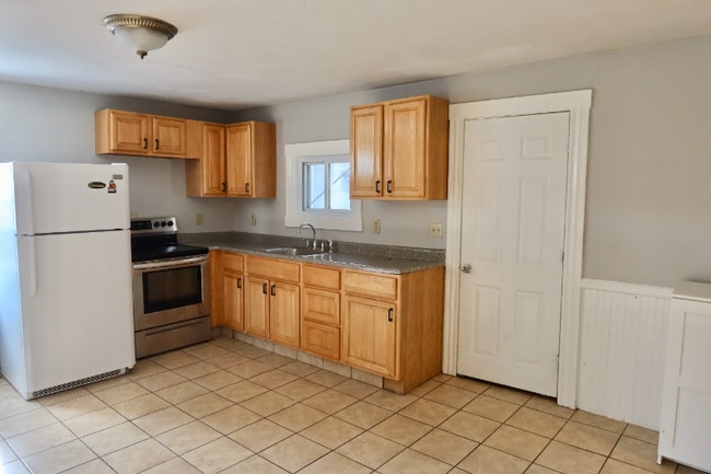 Photo - 165 Grove St Unit 1