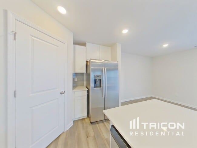 Photo - 4030 Rustling Grass Trl