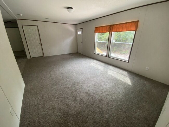 Photo - 208 Dawn Ave