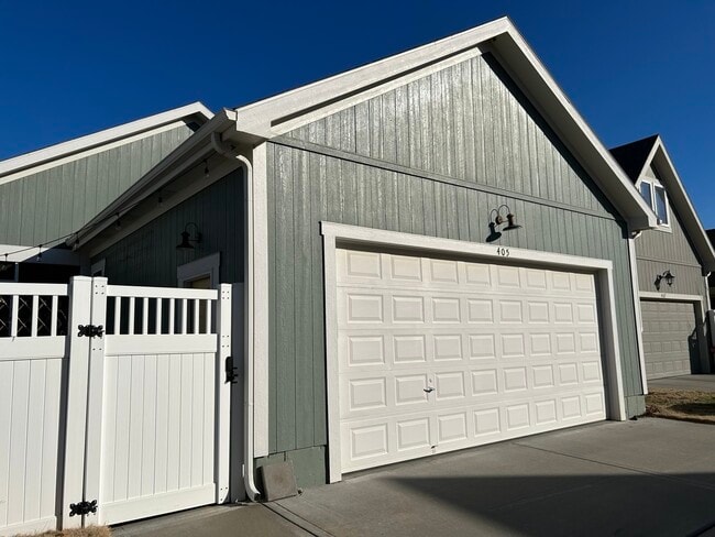 Photo - 405 E 32nd Ave