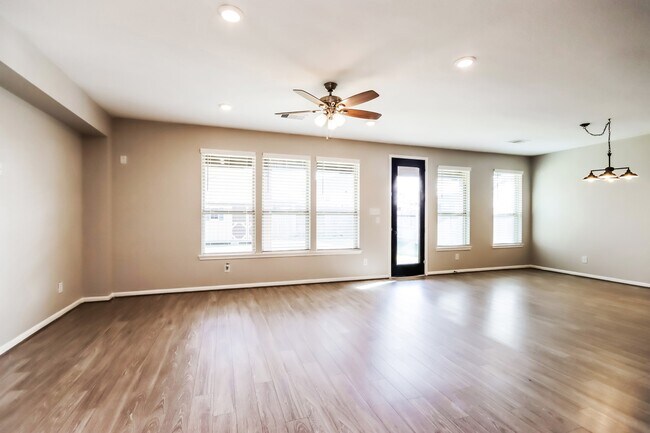 Photo - 25515 Kensington Lk Dr