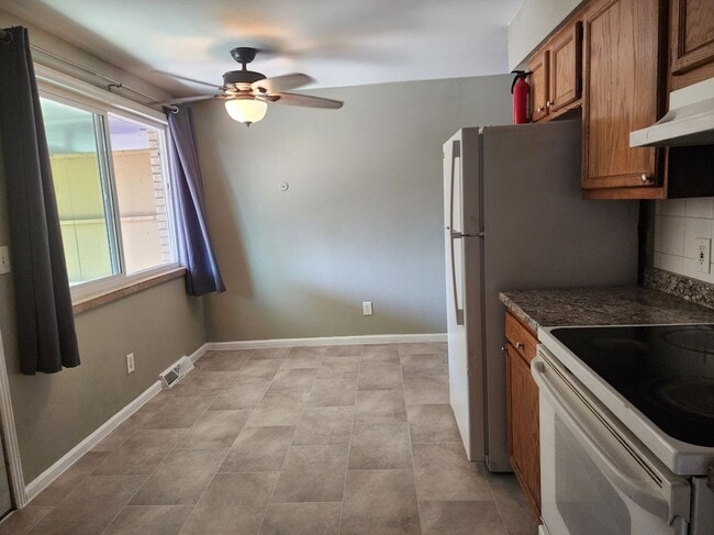 Photo - 721 Fraser St