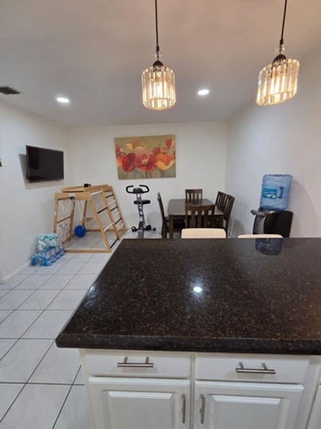 810 Sandtree Dr