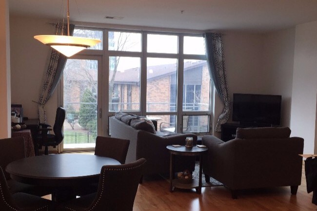 601 E Ogden Ave Unit 306 Al For In Milwaukee Wi Open Concept Living To Balcony 601 E Ogden Ave Unit 306 Al