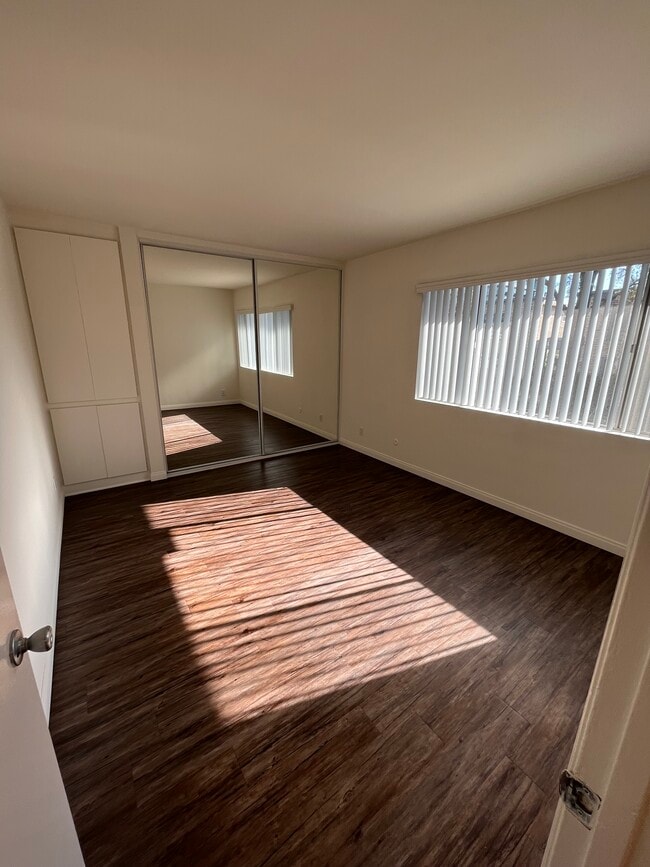 Bedroom in 1BDx1BTH - Beverly Almont Apartments