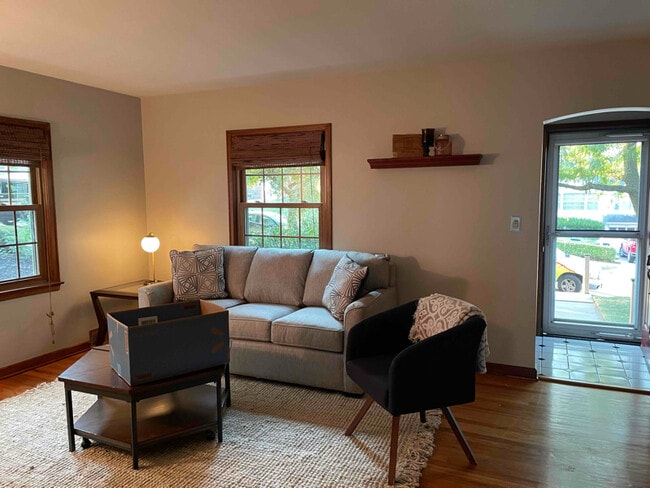 Photo - 4544 Mason St