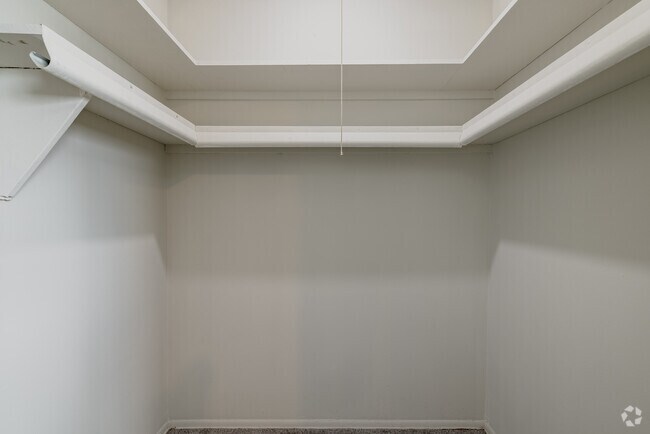 1BR, 1BA vestidor