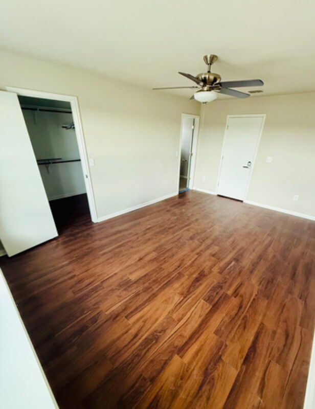 Photo - 400 Eagle Brook Ln