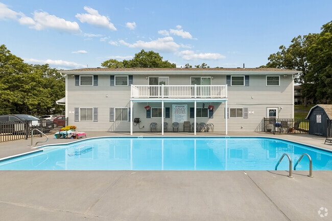 Pool - Jefferson West