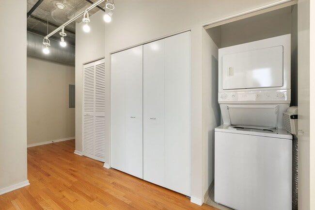 Photo - 933 W Van Buren St Unit 516