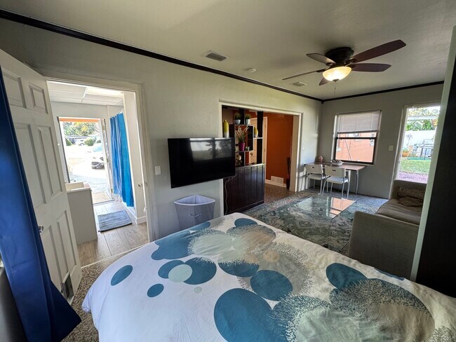 Plenty of natural light - 1721 Montcalm St Unit SoDo District Studio