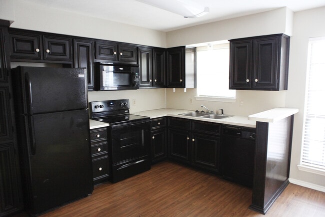 Photo - 1288 Speight Ave