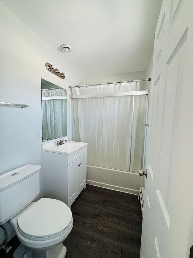 Photo - 245 Parliament Cir