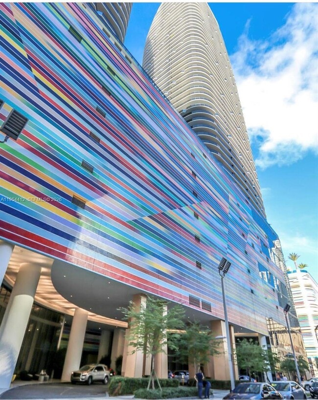 Building Photo - 45 SW 9th St Unit 3910