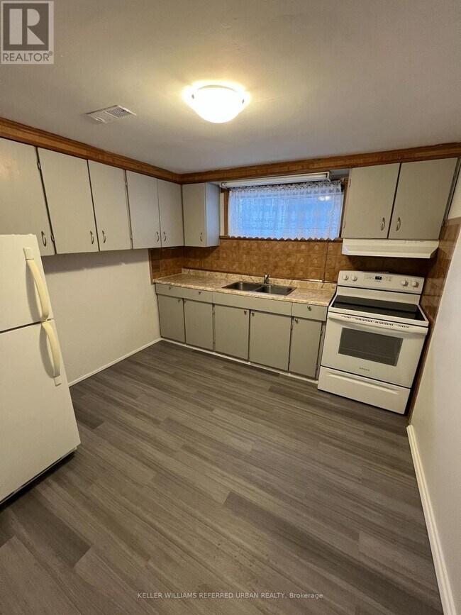 Photo - 9 Dalbeattie Ave