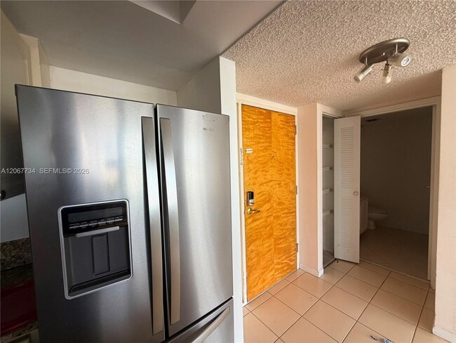 Photo - 7601 E Treasure Dr Unidad 2220