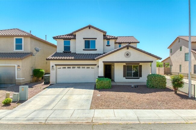 Building Photo - Large 5 Bedroom 3 bath
