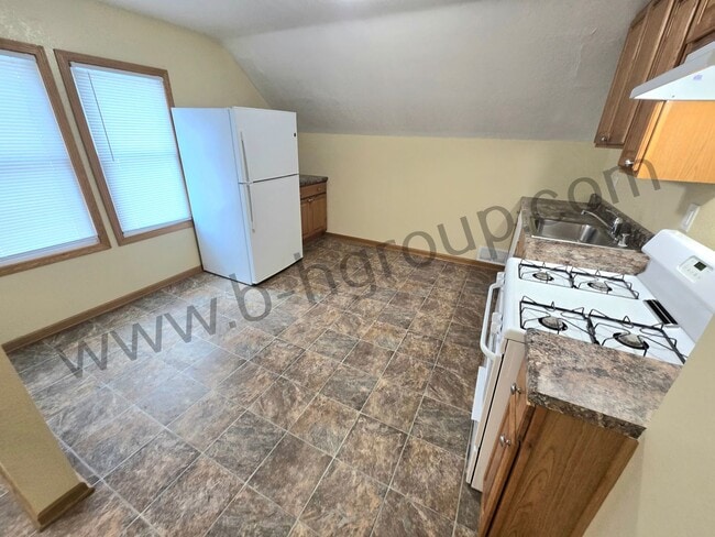 Building Photo - 4812 25th Ave Unit Upper