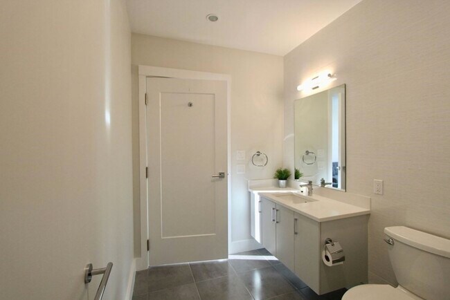 Photo - 434 McGrath Hwy Unidad 315