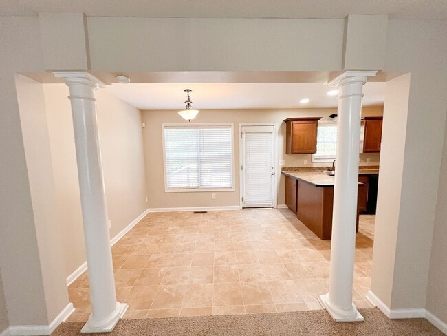 Photo - 3 Bedroom 2.5 Bath home in well established neighborhood!