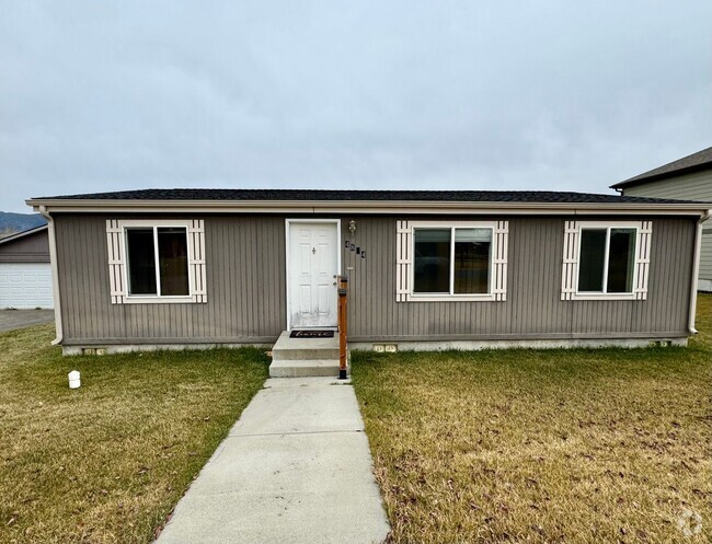 Building Photo - 3 Bed 2 Bath Home on the flats and close t...