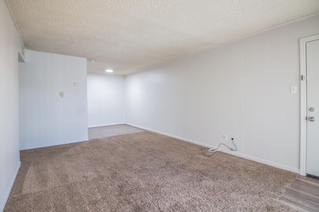 Photo - 2500 W 26th