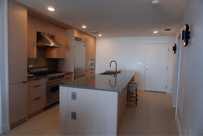 Ready to entertain or quiet evenings. - 1208 E Kennedy Blvd Unidad Exclusive Designer Condo